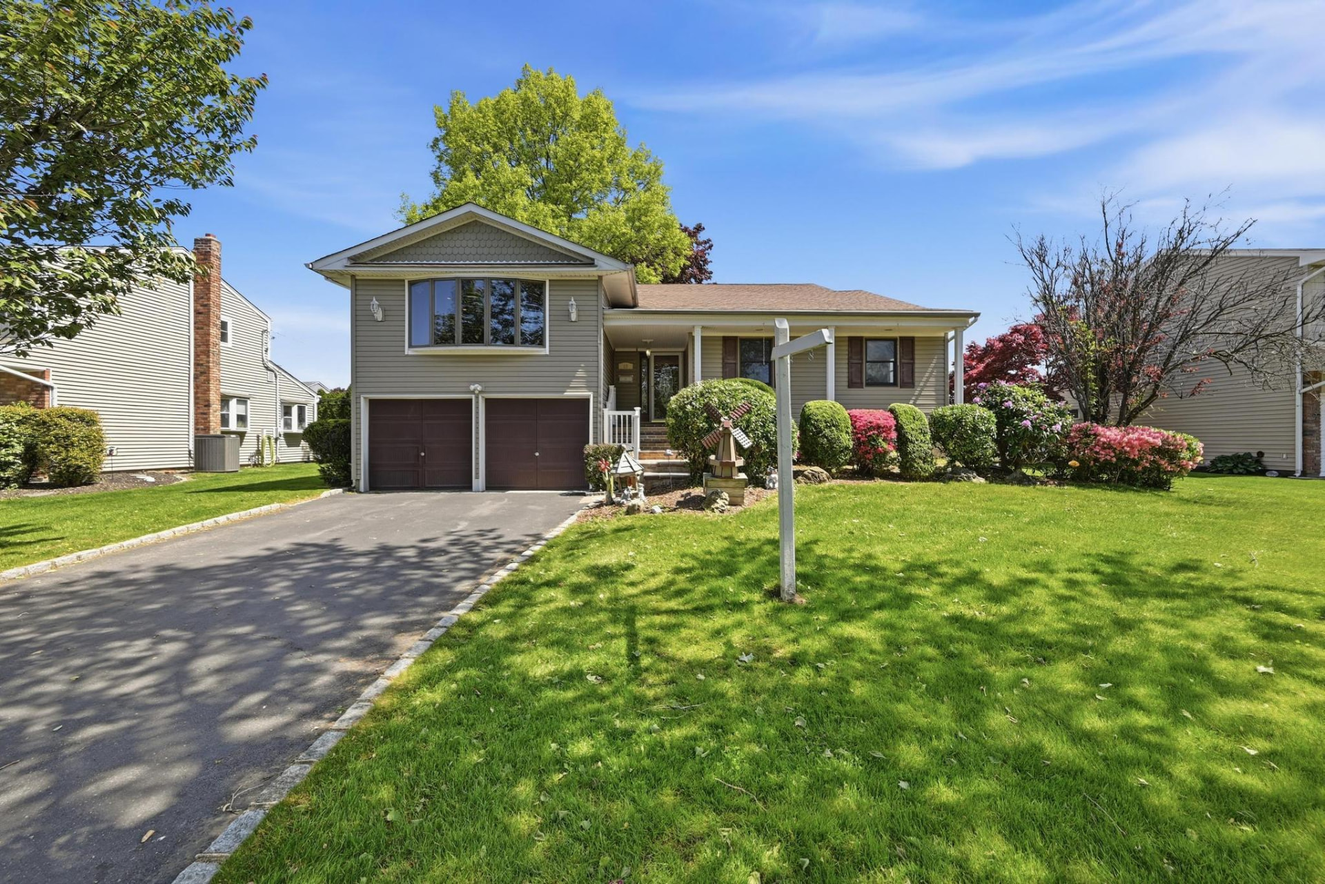 30 Columbine Lane, Kings Park, NY — home sold by Andrew Ragusa