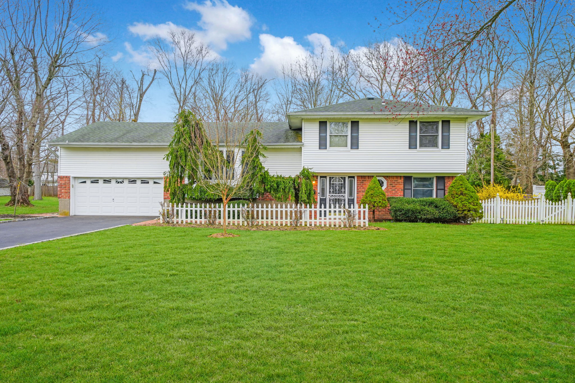 43 Brookside Drive, Smithtown, NY — home sold by Andrew Ragusa